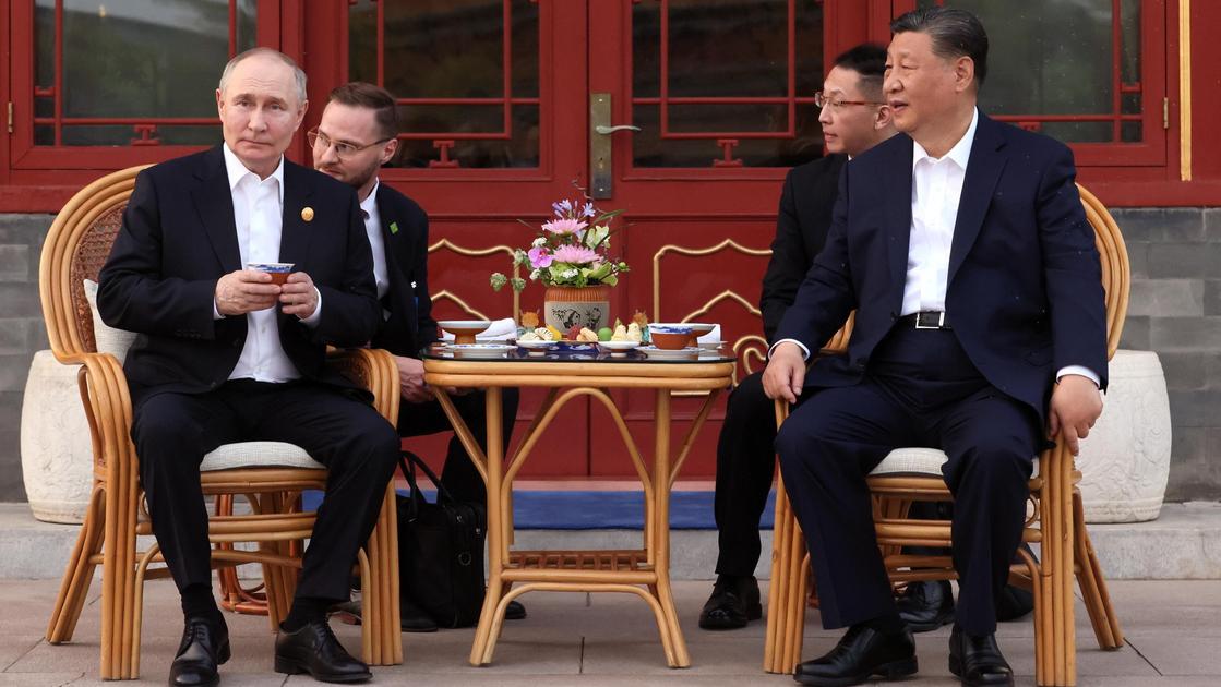 Ucraina, Putin e Xi rafforzano l’asse. Il presidente cinese: “Conferenza di pace se riconosciuta da Mosca e Kiev”