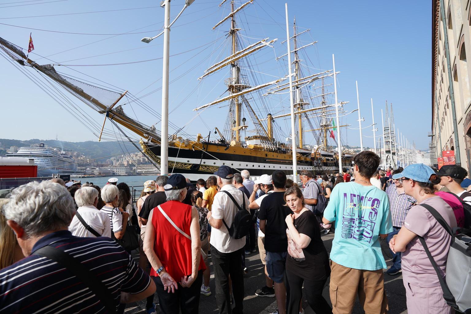 Vespucci: la star del Porto Antico di Genova incanta i visitatori Vespucci: la star del Porto Antico di Genova incanta i visitatori