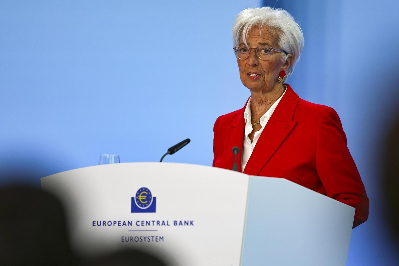 christine lagarde l euro globale richiede azioni decise per rafforzarsi