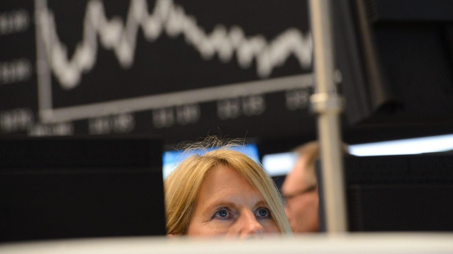 Borsa: l'Europa chiude cauta un trimestre in rally