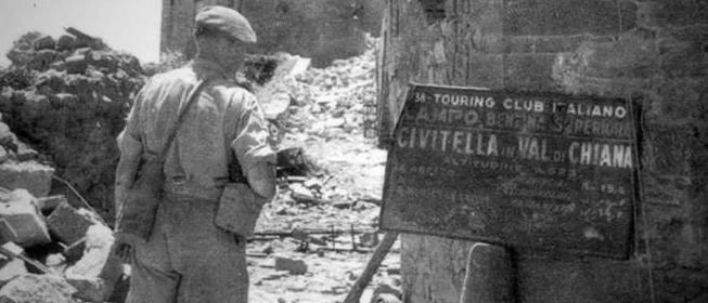 Domani Mattarella renderà omaggio alle 244 vittime civili del borgo aretino. Don Lazzeri fu l’ultimo a essere ucciso con un colpo di pistola alla nuca
