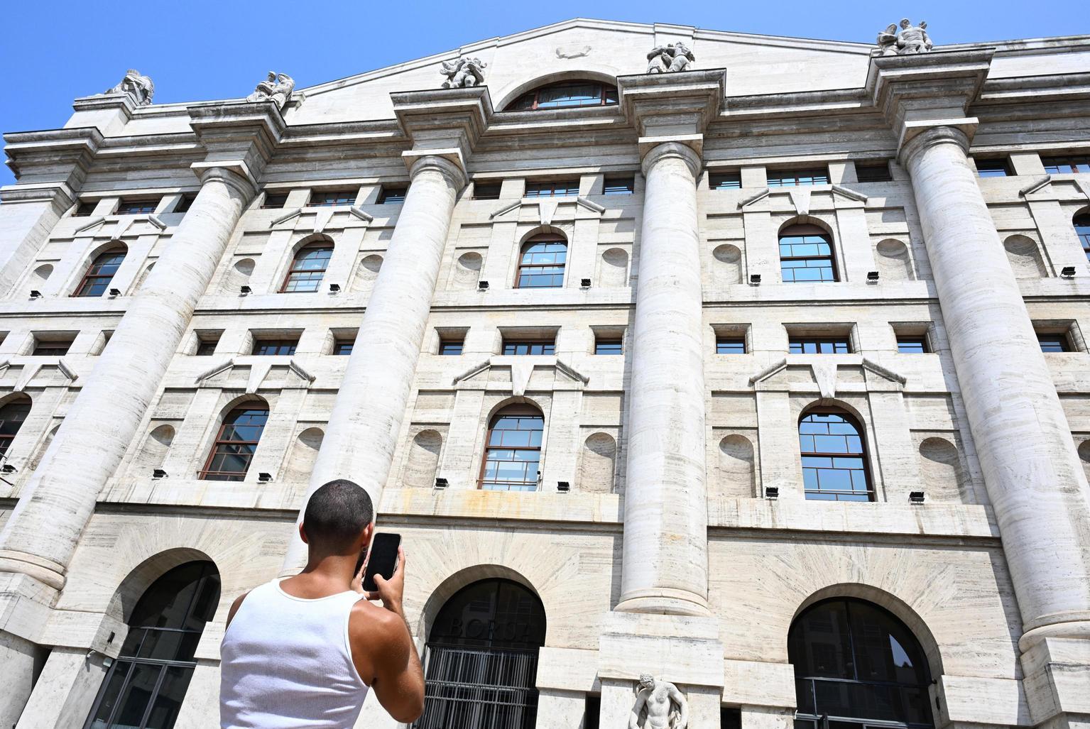 borsa milano chiude in calo 026