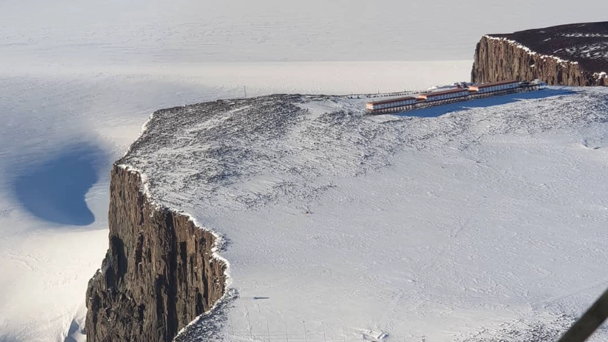 Terrore sulla base in Antartide: team di scienziati minacciati di morte da un collega