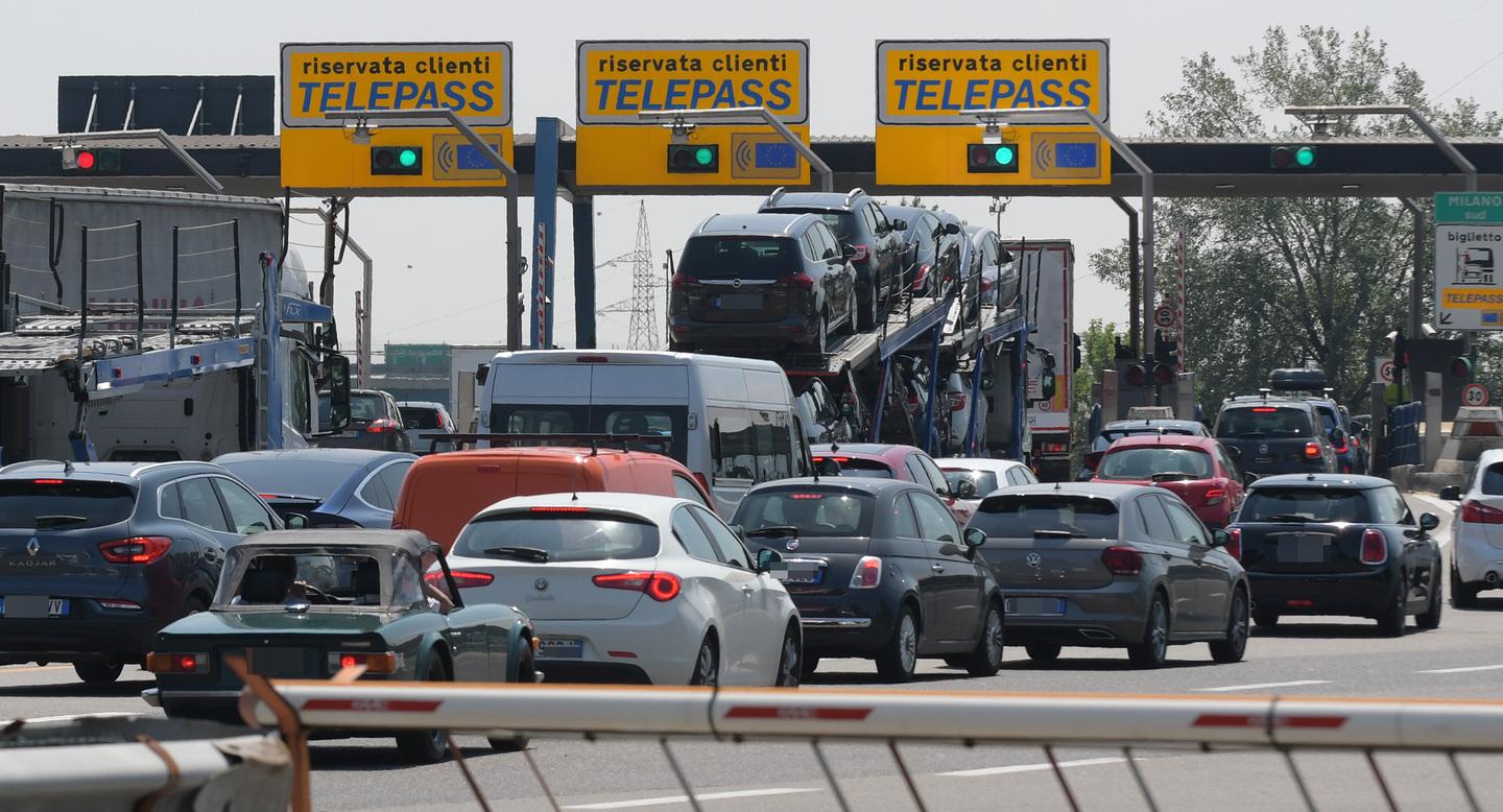 Pedaggi autostradali, dal primo agosto scattano gli aumenti Pedaggi autostradali, dal primo agosto scattano gli aumenti