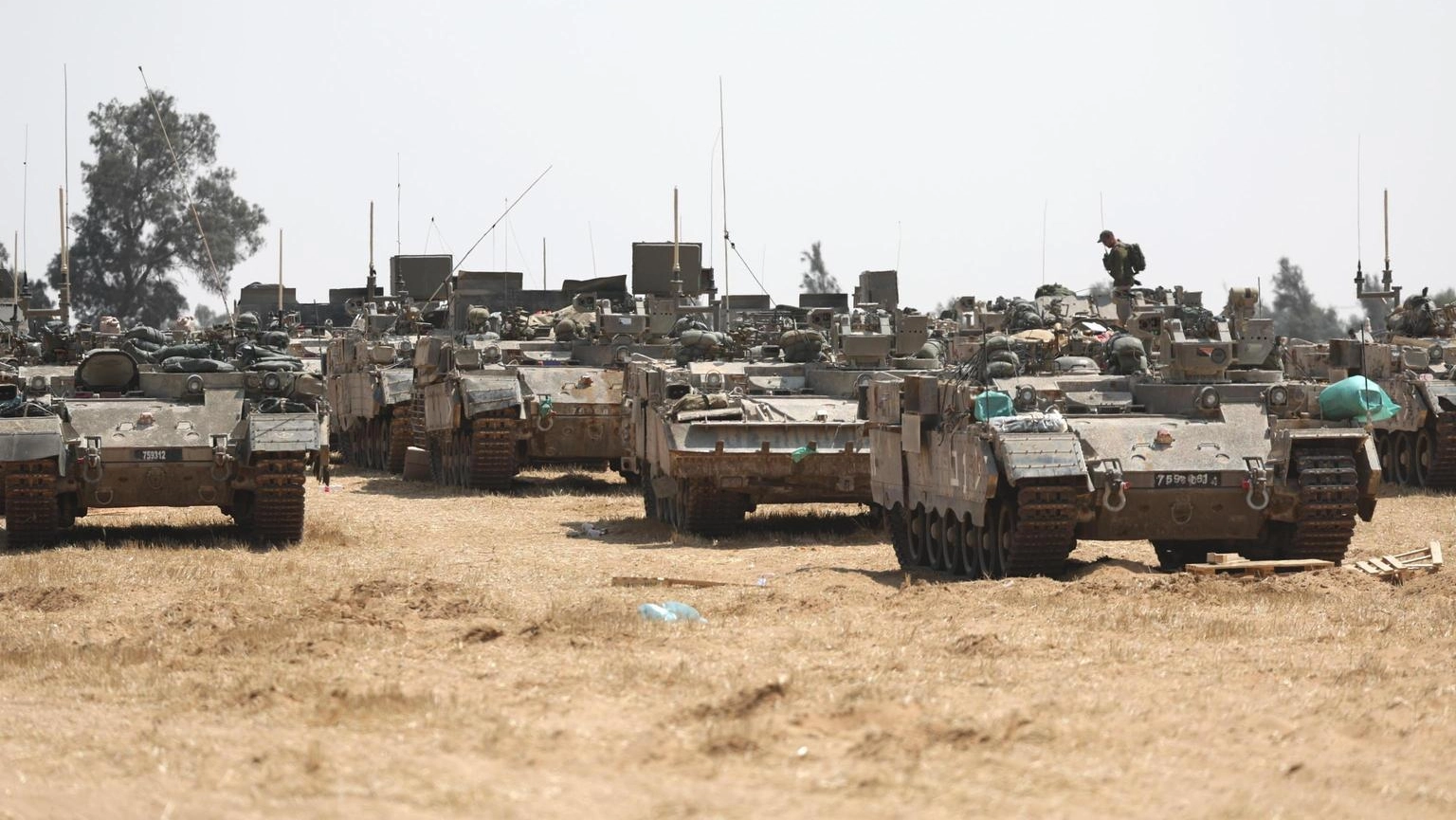 Le truppe israeliane si preparano a invadere Rafah