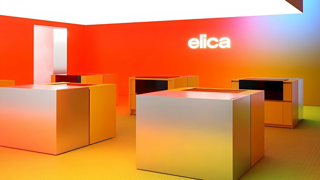 Lo stand di Elica si apre con l’installazione costituita da una serie di... eliche, metafora delle radici dell’azienda. L’aria è...