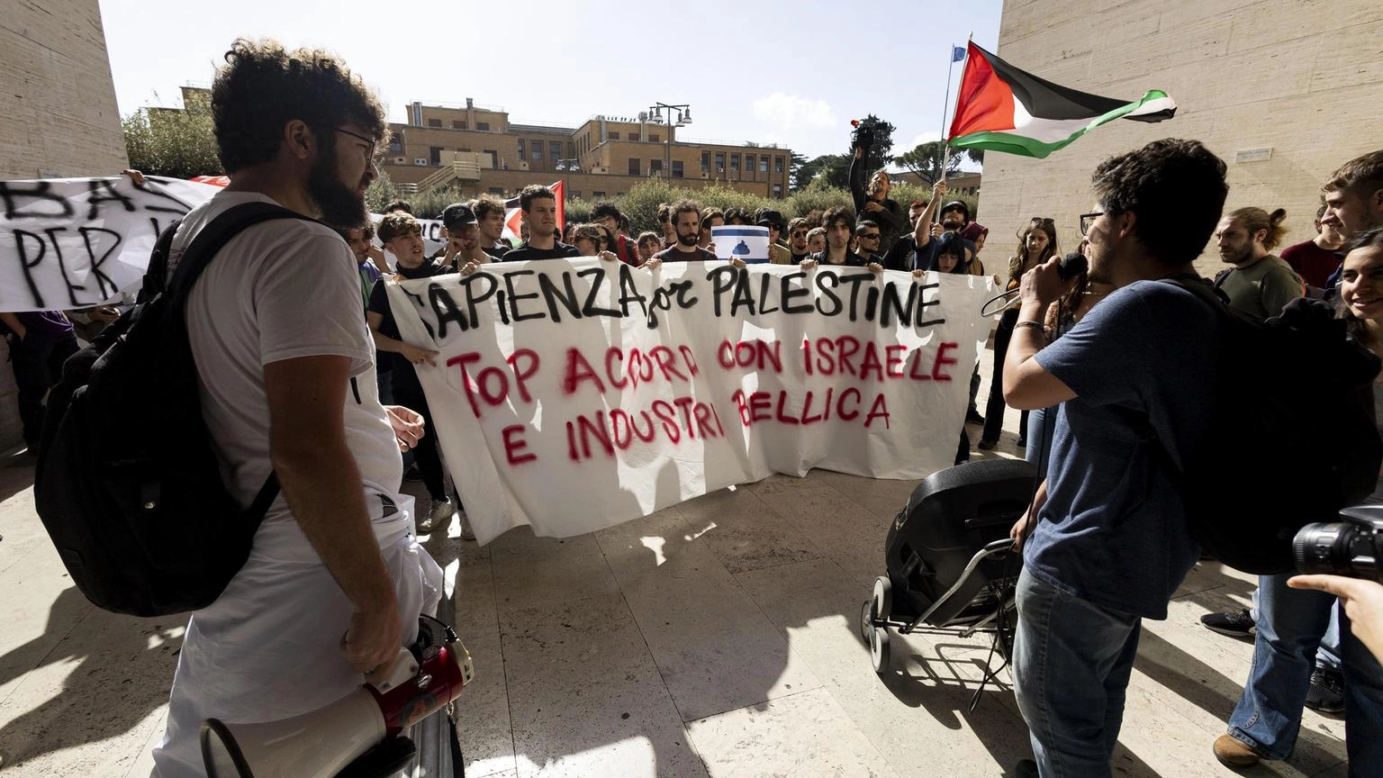 Protesta degli studenti pro-Palestina alla Sapienza di Roma