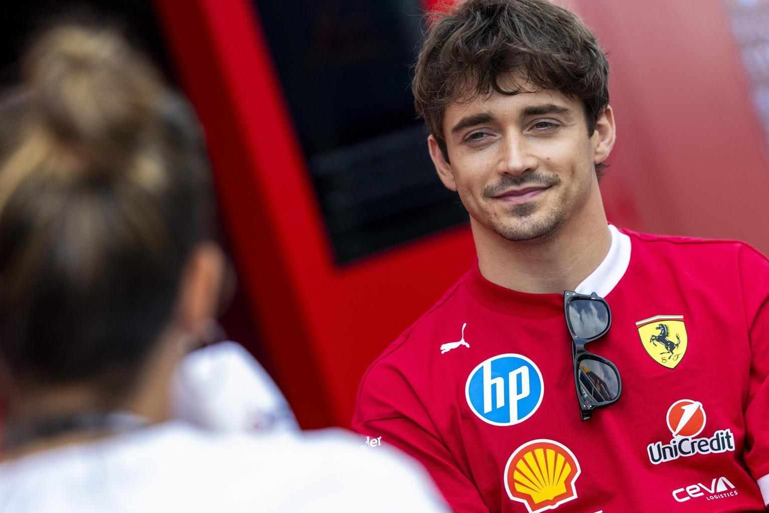 Leclerc smentisce voci di addio dalla Ferrari: "Voglio vincere il Mondiale" Leclerc smentisce voci di addio dalla Ferrari: "Voglio vincere il Mondiale"