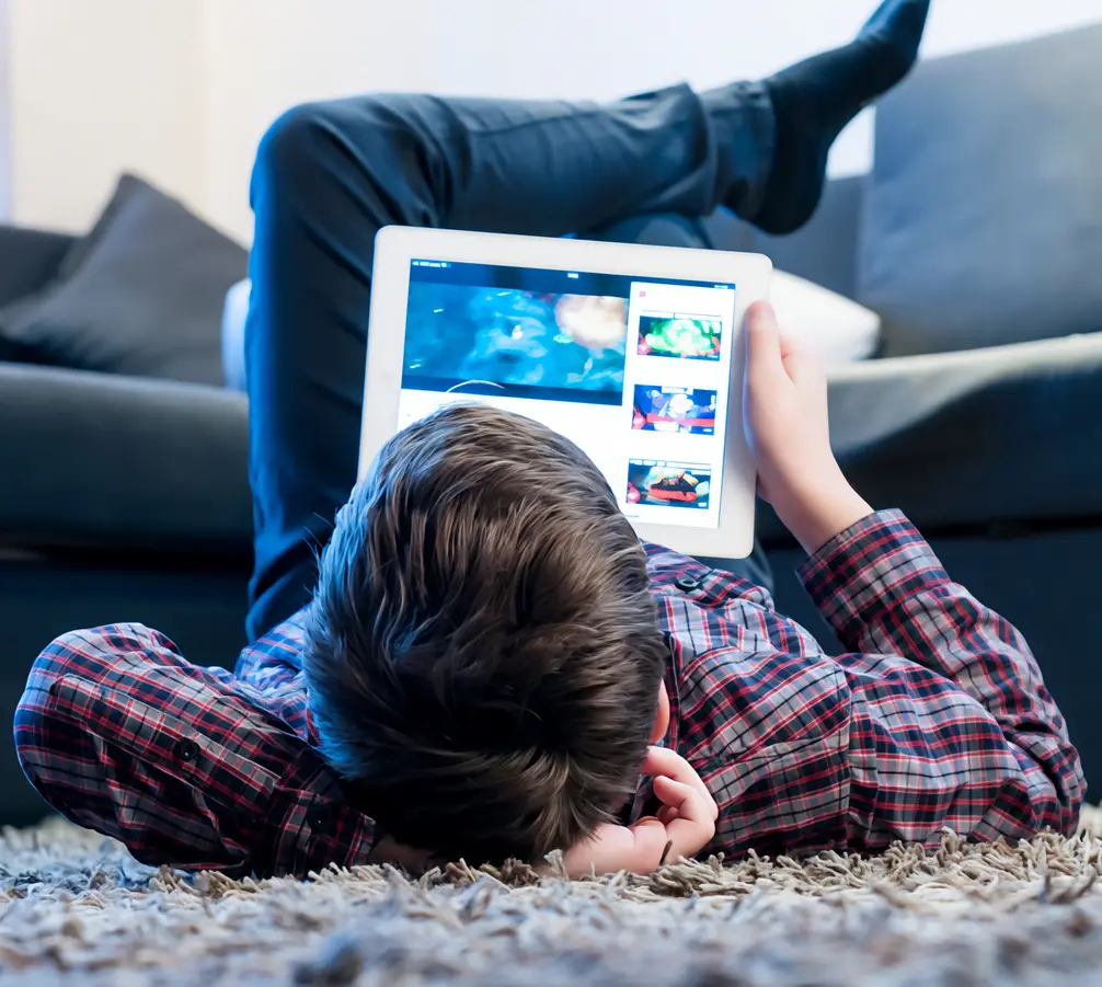 Tablet e smartphone. Cresce l’allarme per i più piccini