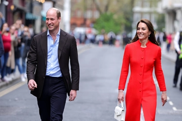 Kate Middleton avvistata con William nella fattoria di Windsor “felice e rilassata”. Mentre studia il contrattacco