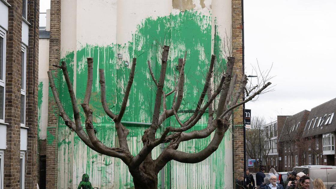 Murale ambientalista a Londra per tutelare la natura in pericolo. L’ultimo capolavoro di Banksy