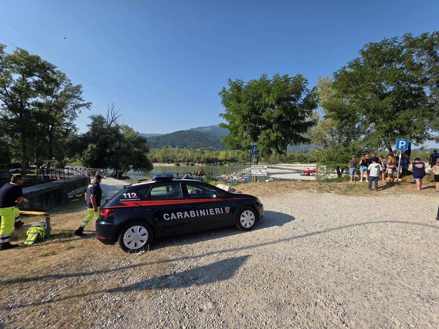 Piena sul Piave, sette ragazzi sorpresi sopra un isolotto Piena sul Piave, sette ragazzi sorpresi sopra un isolotto