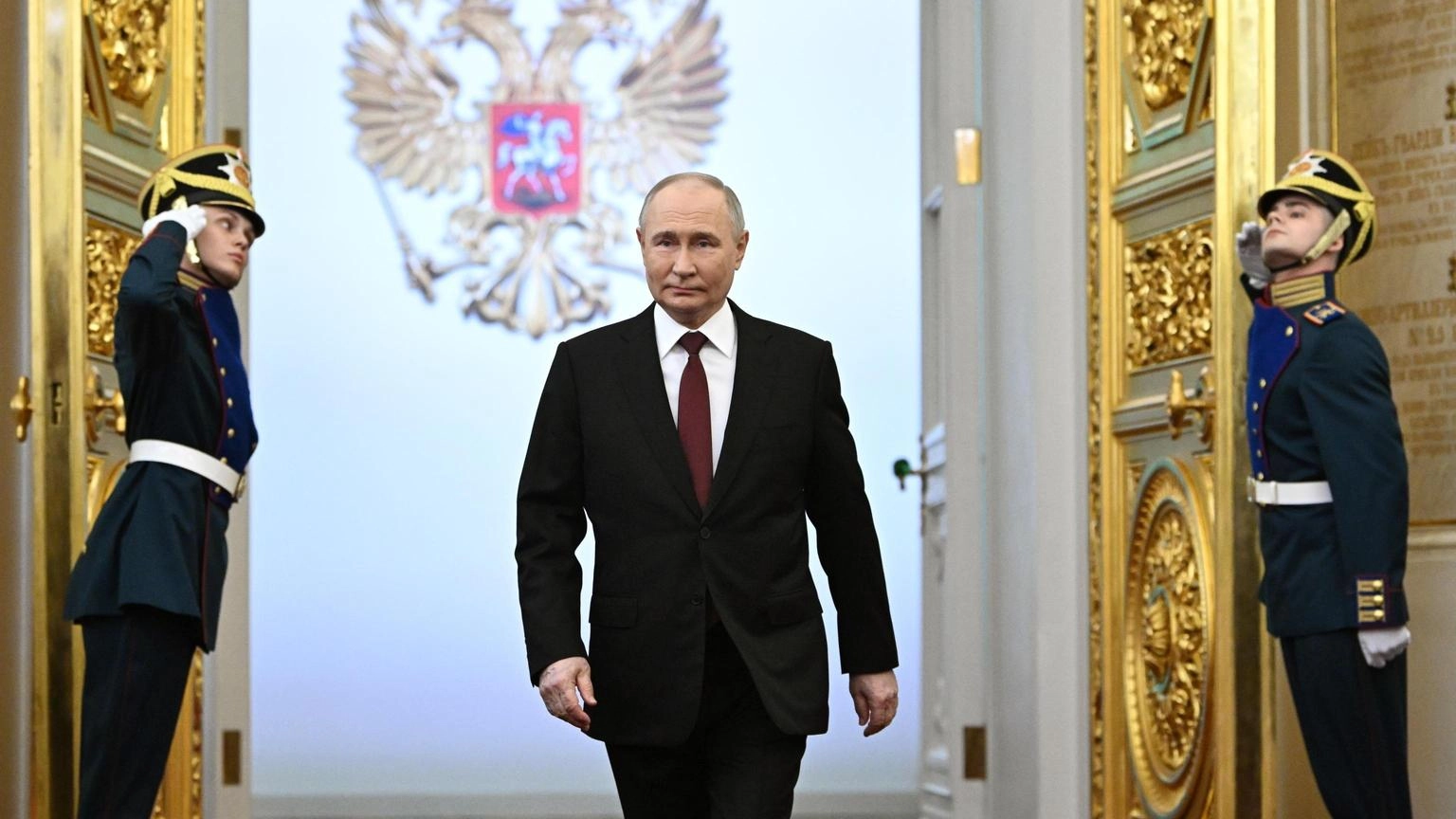 Putin, 'non rifiutiamo il dialogo con i Paesi occidentali'