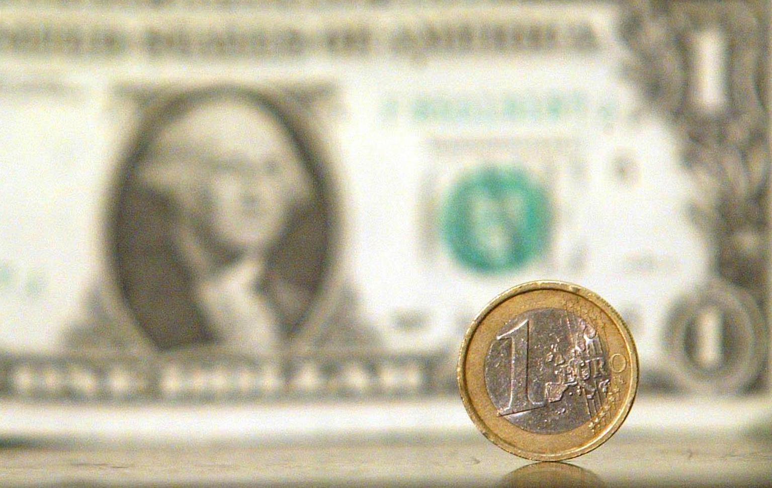 Euro in lieve aumento, scambiato a 1,1732 dollari Euro in lieve aumento, scambiato a 1,1732 dollari