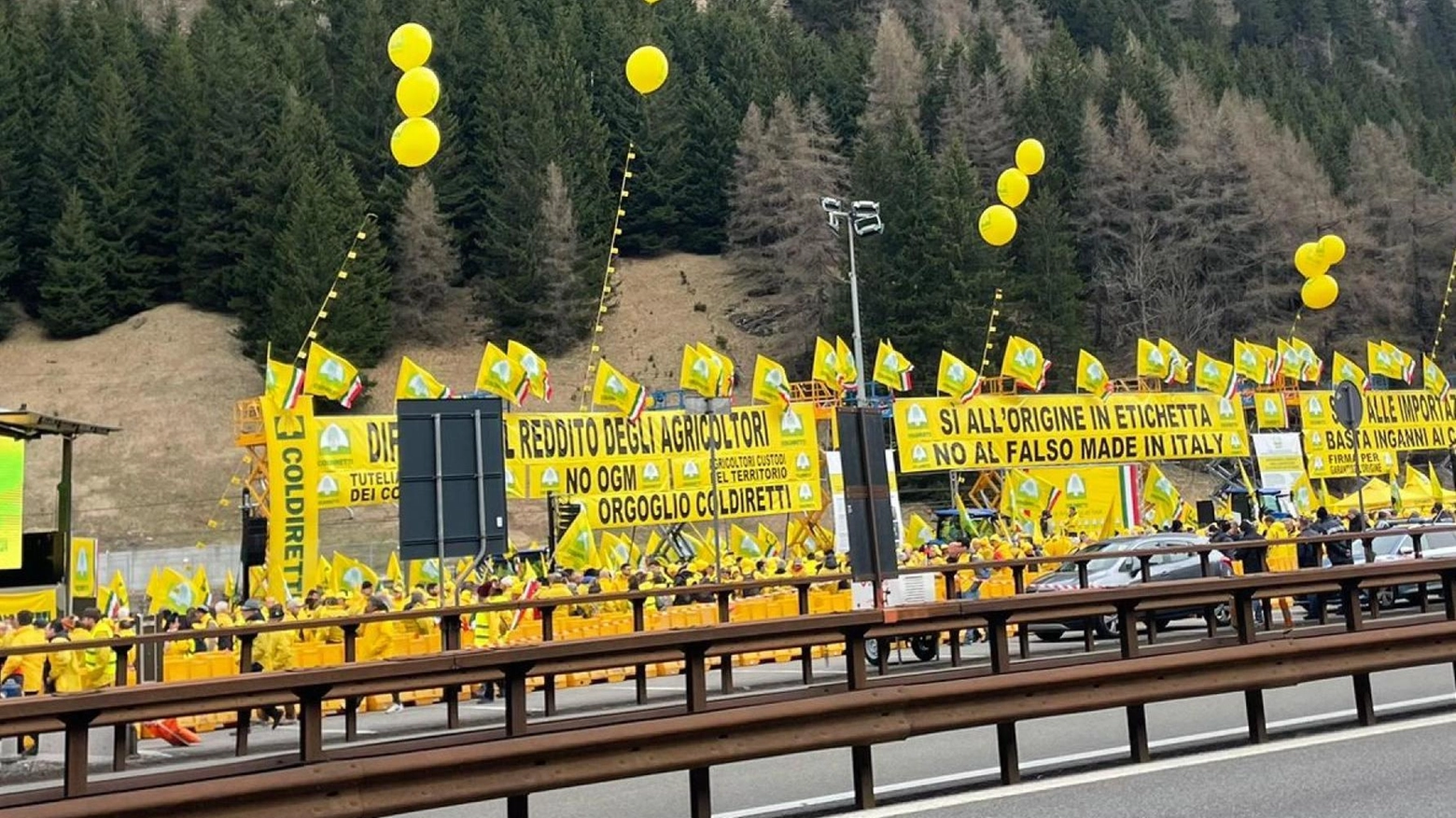 In migliaia al Brennero: "Difendiamo il valore del Made in Italy"