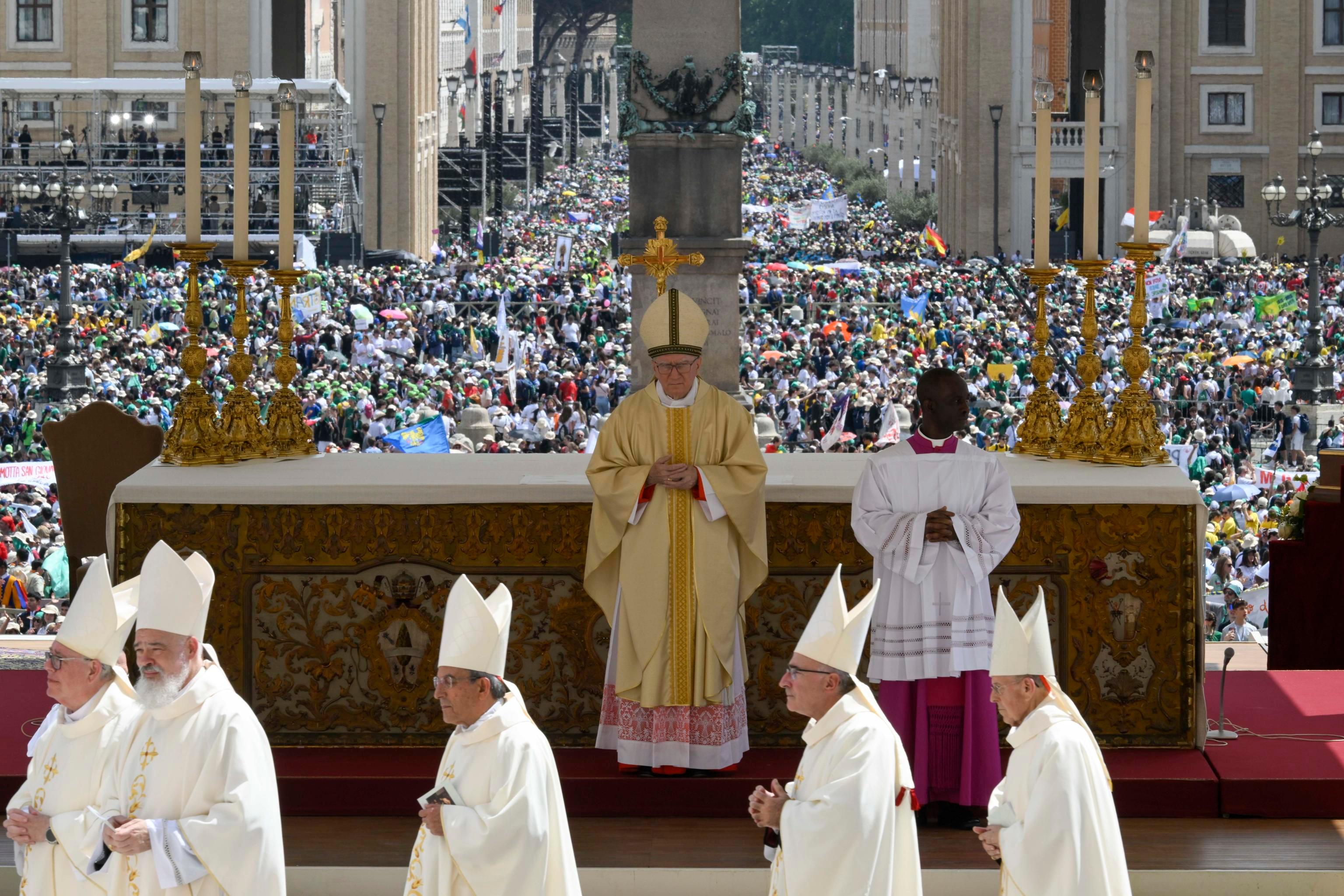 Papa Francesco, il popolo dei 200mila. San Pietro gremita per il Giubileo degl adolescenti e la messa in suffragio Papa Francesco, il popolo dei 200mila. San Pietro gremita per il Giubileo degl adolescenti e la messa in suffragio