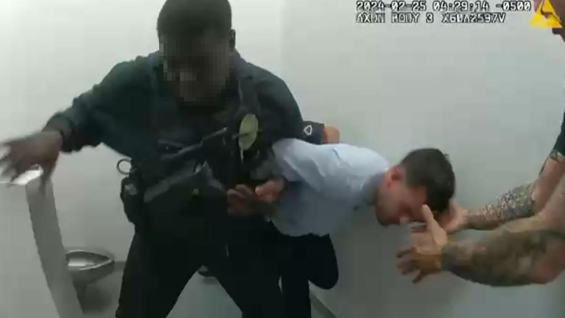 Studente italiano pestato in cella, gli Usa: “C’è un’indagine sugli agenti”