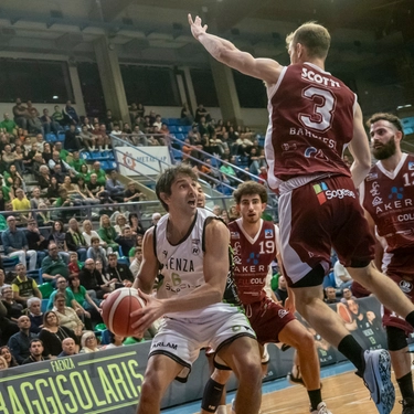 Basket, Libertas al cardiopalma: Faenza affonda 63-64
