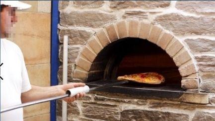 Napoli, sequestrata la famosa pizzeria ‘Dal Presidente’: finanziava la camorra