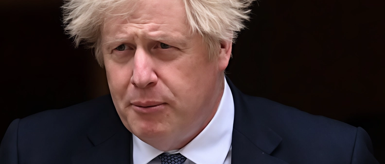 Imbarazzo per Boris Johnson che non ha potuto votare per non aver portato la carta d'identità con foto, come richiesto dalla legge elettorale. Elezioni in Inghilterra e Galles indicano un possibile cambio di governo.