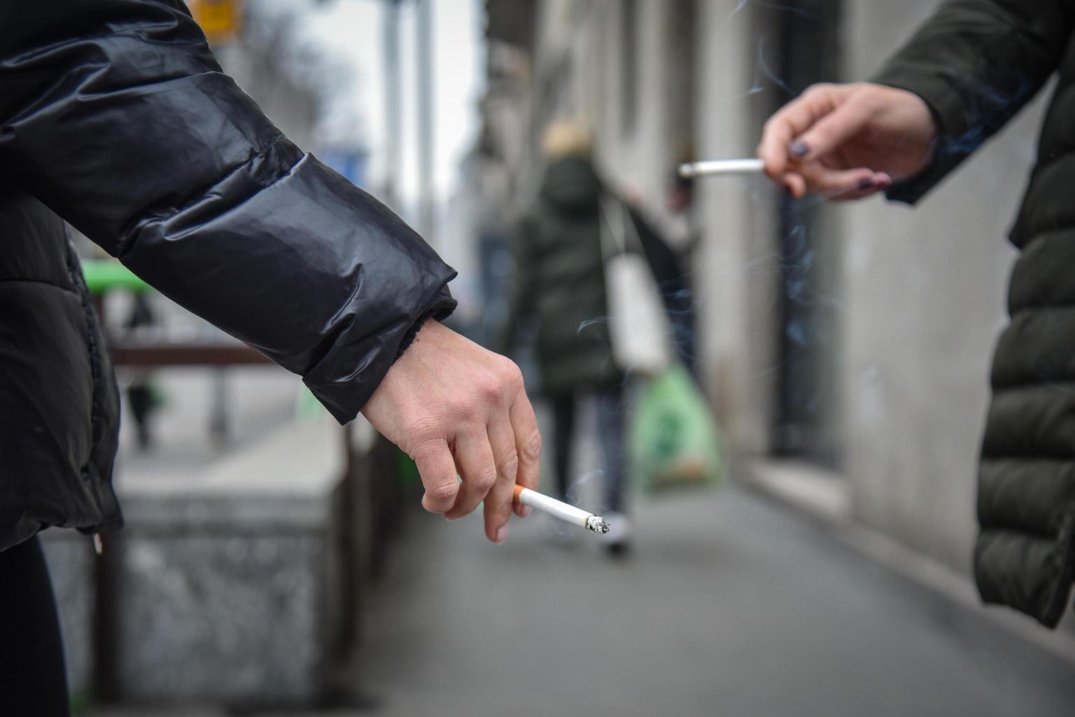 francia dal primo luglio divieto di fumo nei luoghi pubblici all aperto frequentati da bambini da Quotidiano.net francia dal primo luglio divieto di fumo nei luoghi pubblici all aperto frequentati da bambini