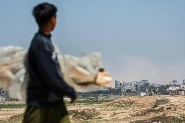 Scampato ai raid su Gaza, 13enne muore per il lancio di aiuti alimentari. La storia di Zein