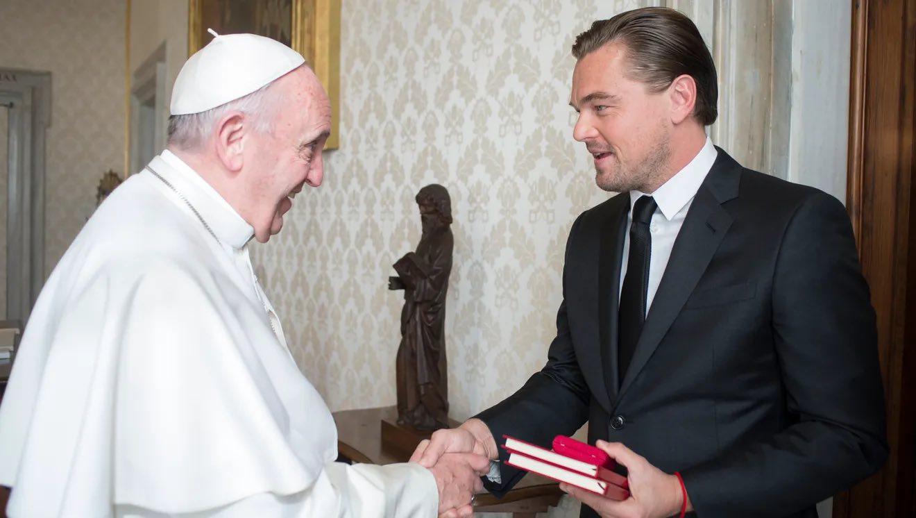 Leonardo DiCaprio da Quotidiano.net Leonardo DiCaprio e l’omaggio commosso a Papa Francesco