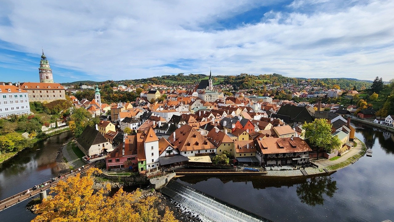 Incastonata tra le anse della Moldava, questa città medievale rappresenta una delle mete imprescindibili di un viaggio in Repubblica Ceca