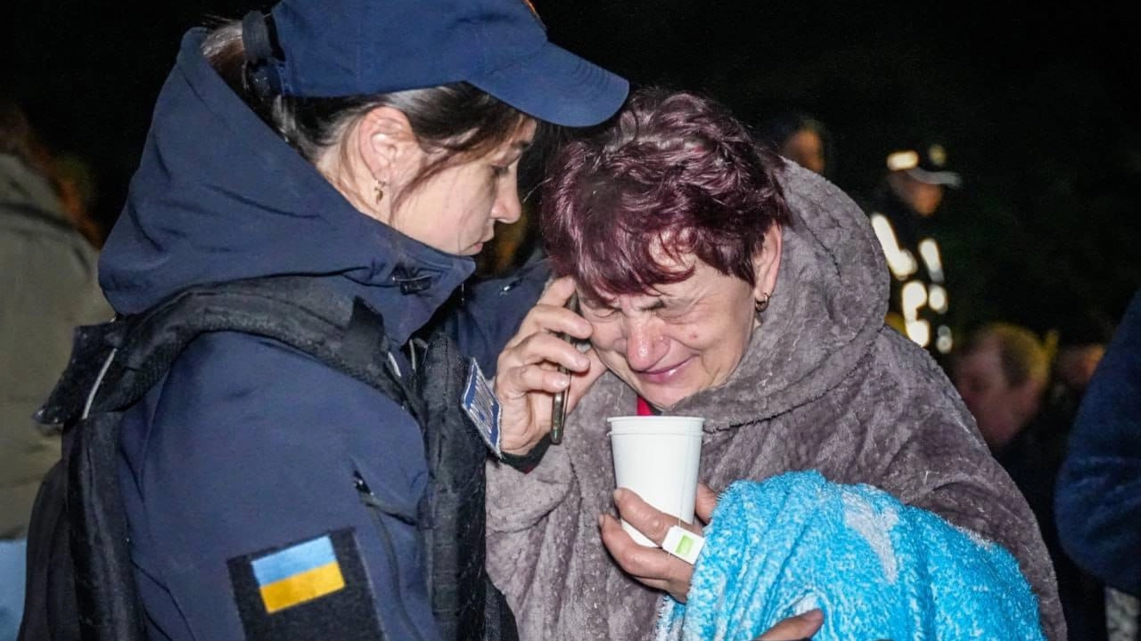 I soccorsi dopo il raid russo su Odessa