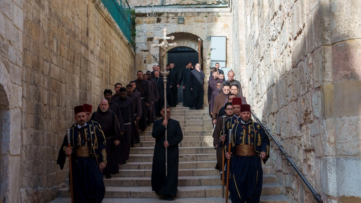 Pierbattista Pizzaballa, patriarca di Gerusalemme, celebra la messa del giovedì santo