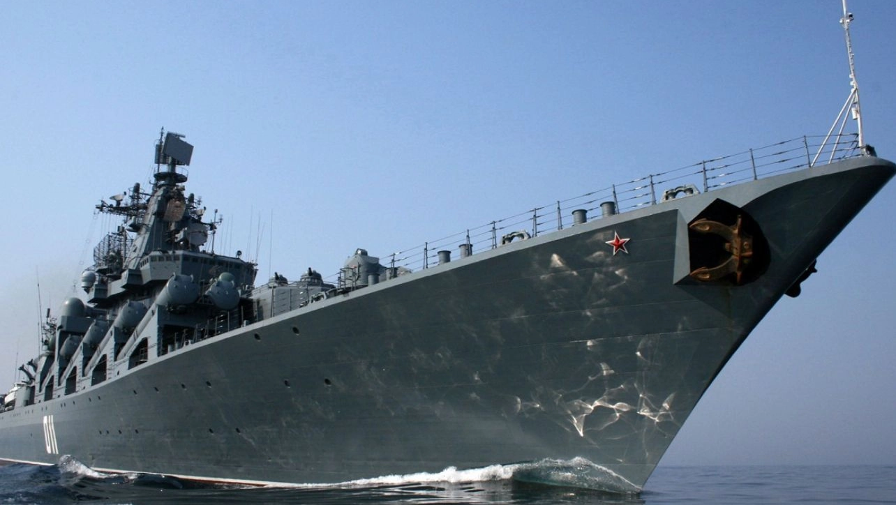 La fregata russa maresciallo Shaposhnikov nel Mar Rosso