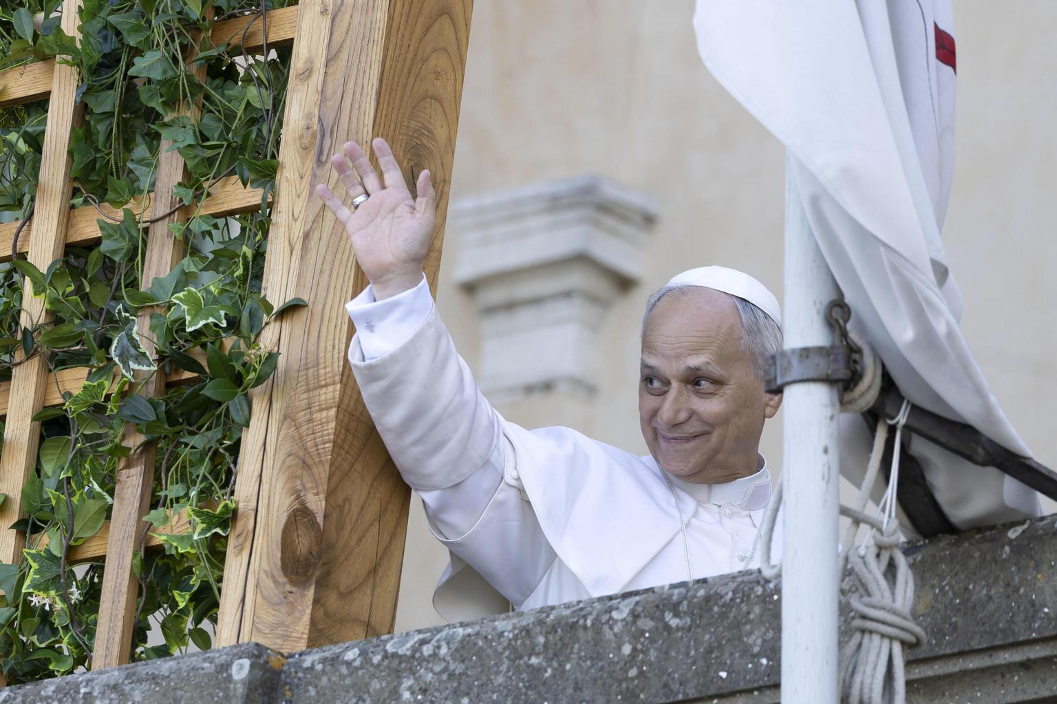 Papa, un piacere essere a Castel Gandolfo Papa, un piacere essere a Castel Gandolfo