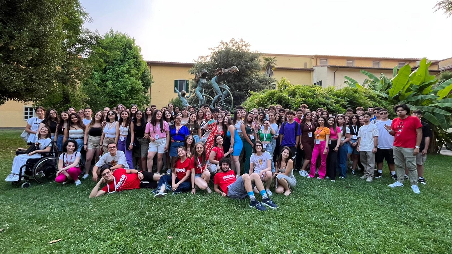 Partecipanti e tutor alla Scuola Superiore Sant’Anna in occasione del soggiorno residenziale di giugno 2023, durante la precedente edizione di Me.Mo.