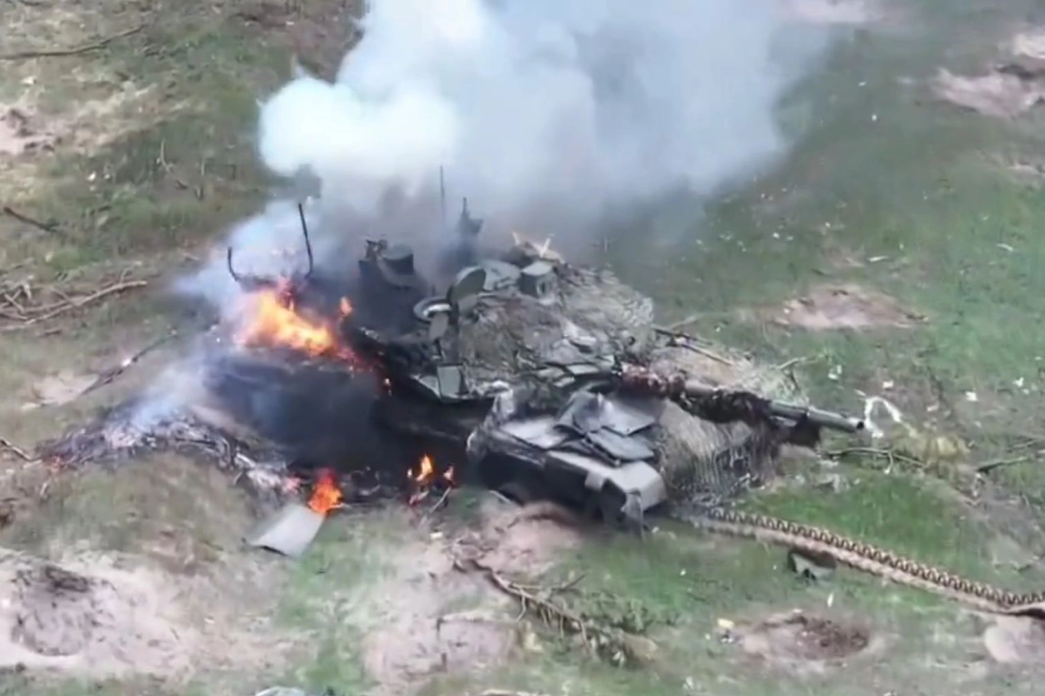 Un tank russo T90M colpito a Sinkovka, nella regione di Kharkiv