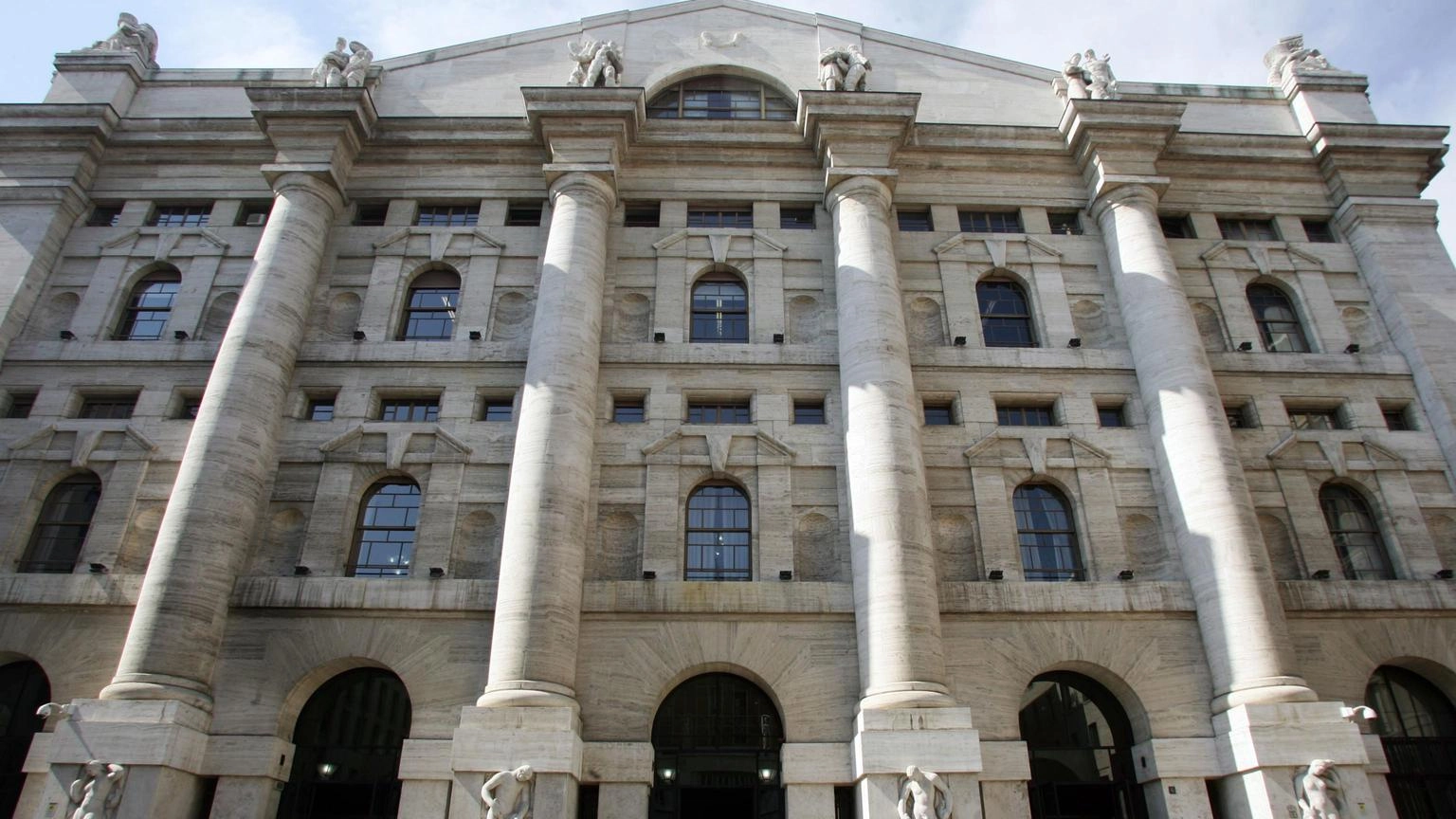 Borsa: Milano migliore in Europa con le banche, bene A2a