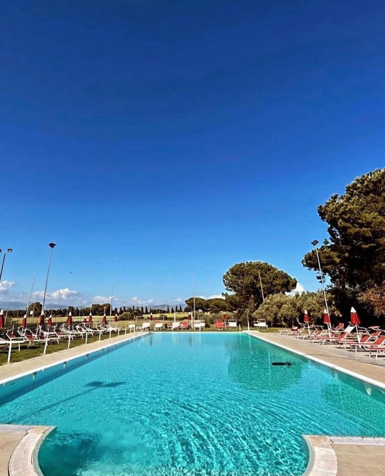Caduto in piscina venerdì, morto bimbo di quattro anni Caduto in piscina venerdì, morto bimbo di quattro anni