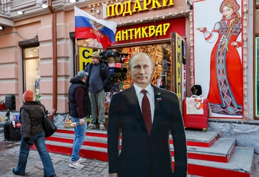 Elezioni in Russia, l’ex portavoce di Medvedev. "Saranno le presidenziali più manipolate di sempre. Kiev potrebbe attaccare"