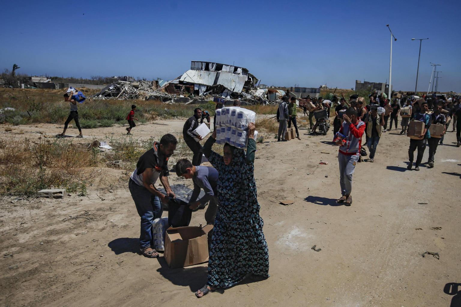 Hamas accusata di attacco mortale a un autobus di operatori umanitari a Gaza