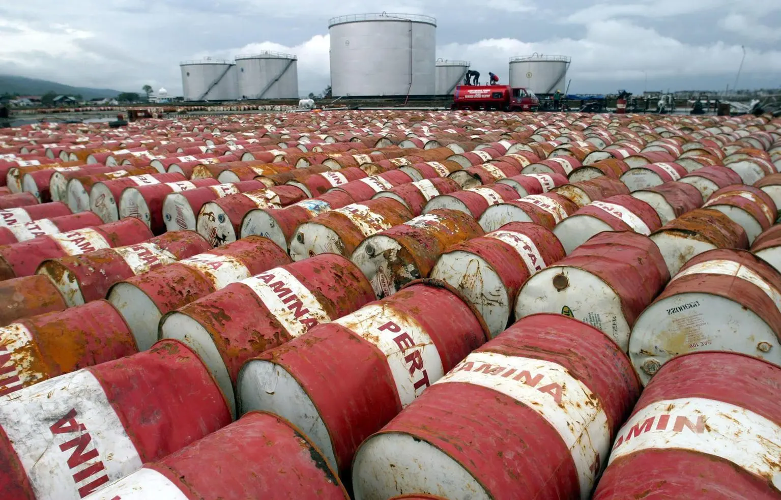 Prezzo petrolio in rialzo, Wti scambiato a 61,82 dollari