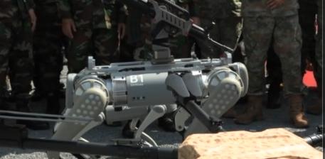 Cani robot armati di mitragliatrice, la nuova arma della Cina