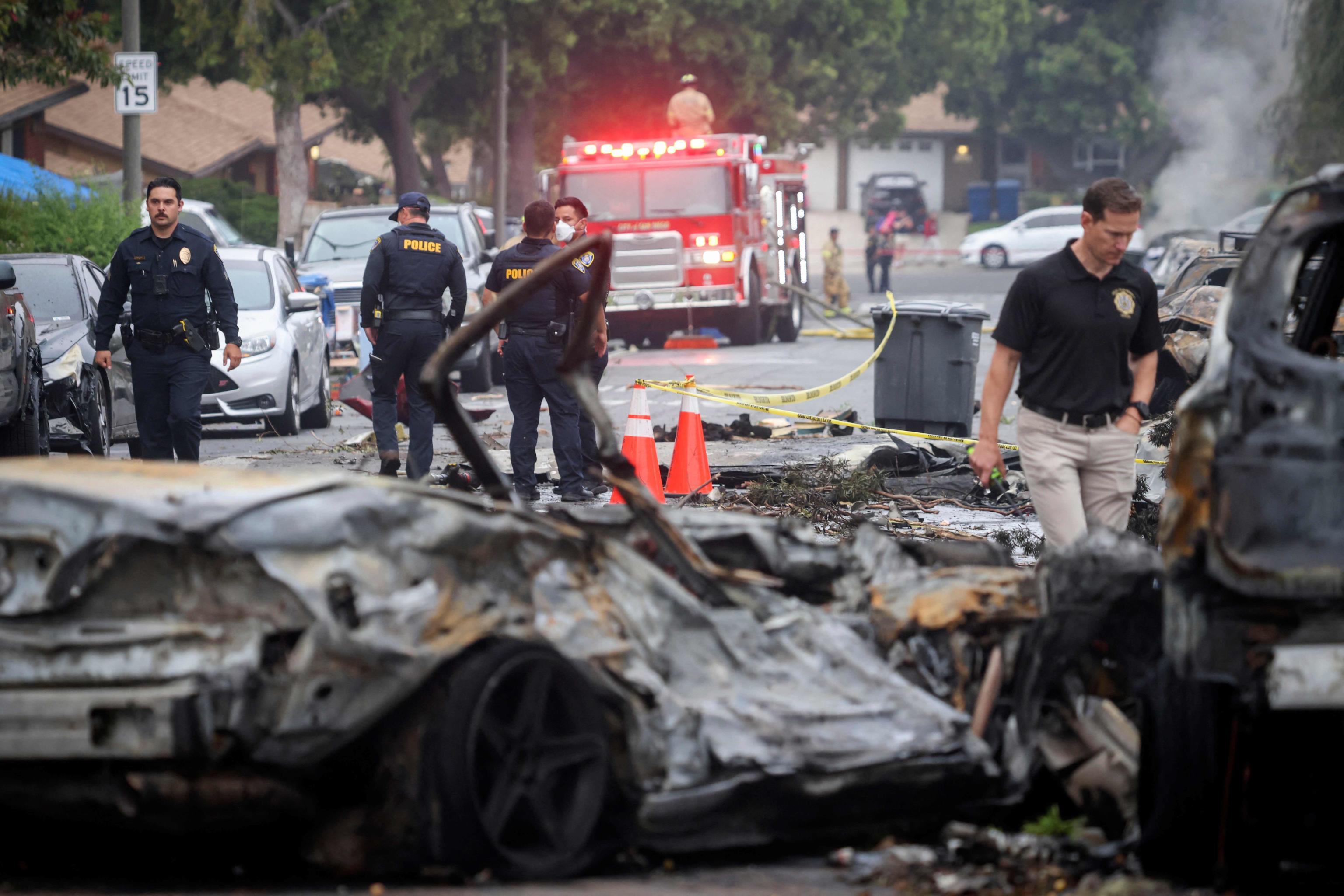 San Diego, aereo si schianta su quartiere residenziale. Morti pilota e passeggeri San Diego, aereo si schianta su quartiere residenziale. Morti pilota e passeggeri