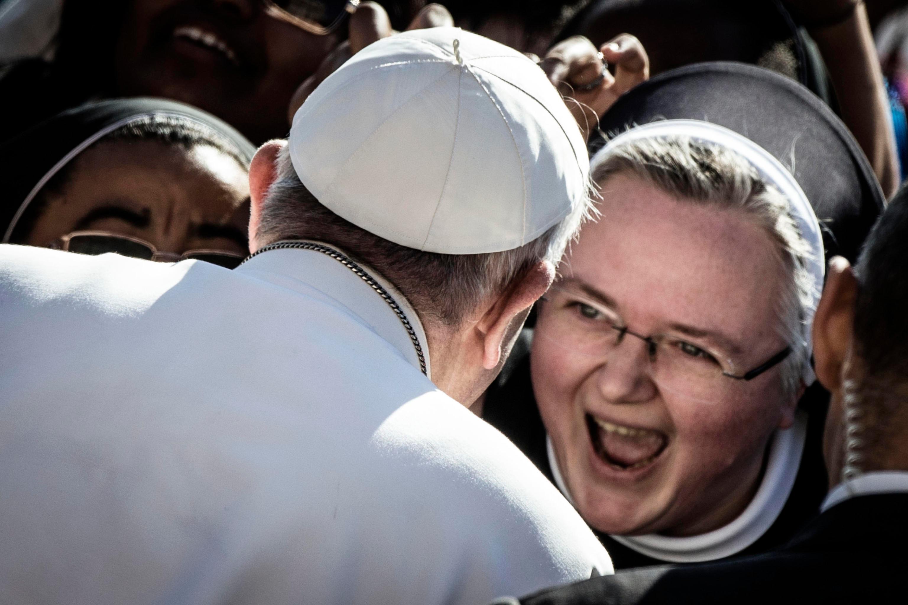 Papa Francesco, i nemici e le gerarchie. Così tentò di cambiare la Chiesa Papa Francesco, i nemici e le gerarchie. Così tentò di cambiare la Chiesa
