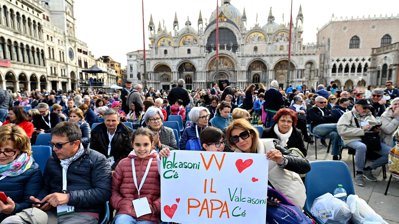 Diecimila fedeli in piazza San Marco per ascoltare il Papa