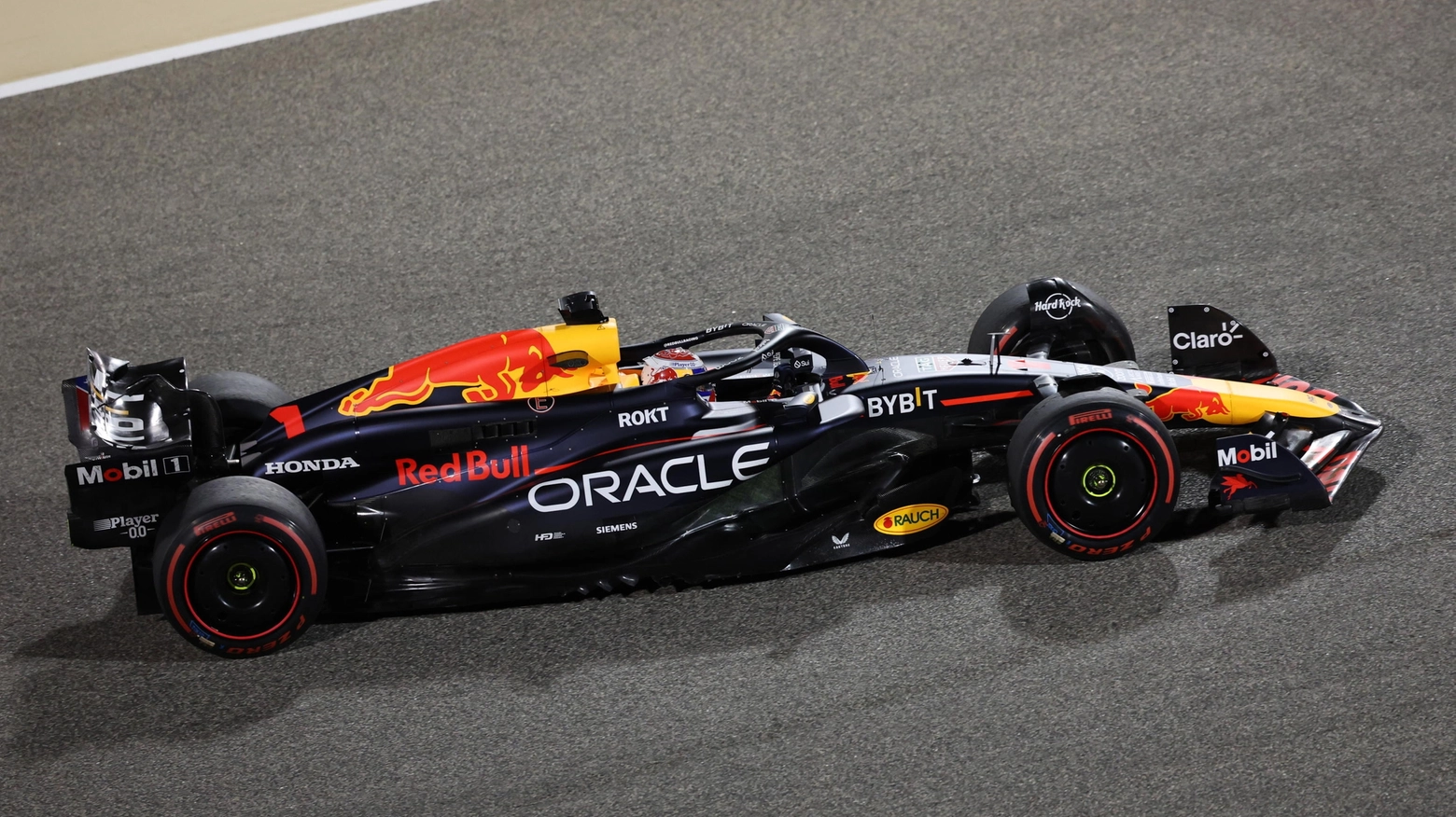 La stagione debutta a Sakhir. Nell’ultima sessione di libere lo spagnolo della Ferrari è il più veloce: seguono Alonso e Verstappen. Quarto Leclerc
