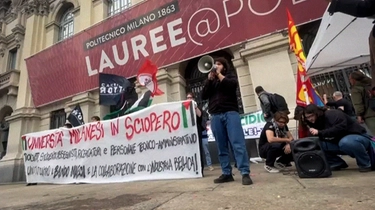 Politecnico di Milano, studenti provano a occupare il rettorato: “Basta collaborare con Israele, non saremo complici”