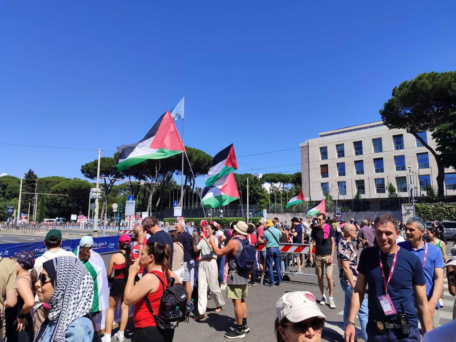 bloccati al cairo due attivisti pro pal di torino