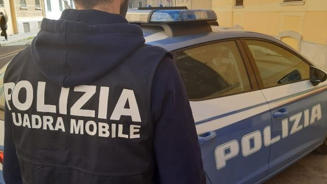 Baby squillo a Bari, arresti della polizia: sesso a pagamento con tre ragazze 16enni in alberghi di lusso