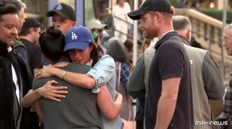 Harry Meghan da Quotidiano.net Harry e Meghan nell’inferno di Los Angeles | i duchi in prima linea tra abbracci e aiuti agli sfollati