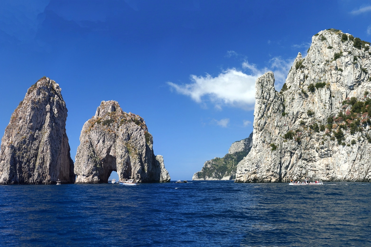 La vista dei Faraglioni di Capri