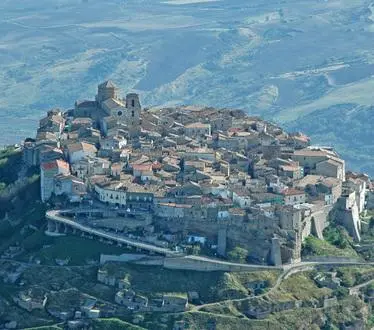 Un tuffo nel passato. Monumenti e natura
